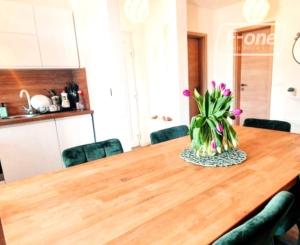 Bungalov, 4i, s krásnou a priestrannou záhradou, ostrov Vir.