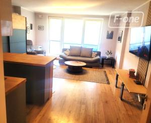 PREDAJ – svetlý 1i apartmán s balkónom, Rezidencia Premiere.