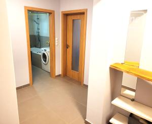 PREDAJ – svetlý 1i apartmán s balkónom, Rezidencia Premiere.