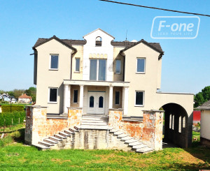 NA PREDAJ - Vila, v obci Moča, okr. Komárno s výhľadom na Dunaj.