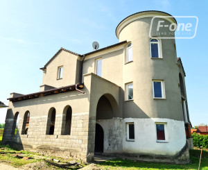 NA PREDAJ - Vila, v obci Moča, okr. Komárno s výhľadom na Dunaj.