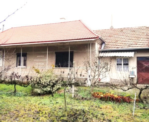 NA PREDAJ – 3i, 150 m2, pozemok 1 239 m2, obec Moča, okr. Komárno.