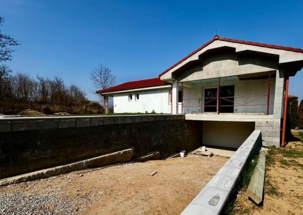 4-izbový rodinný dom s garážou a krásnym výhľadom na Zobor