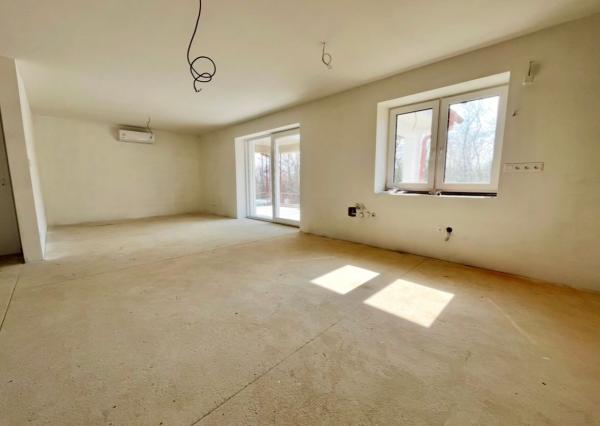 4-izbový rodinný dom s garážou a krásnym výhľadom na Zobor