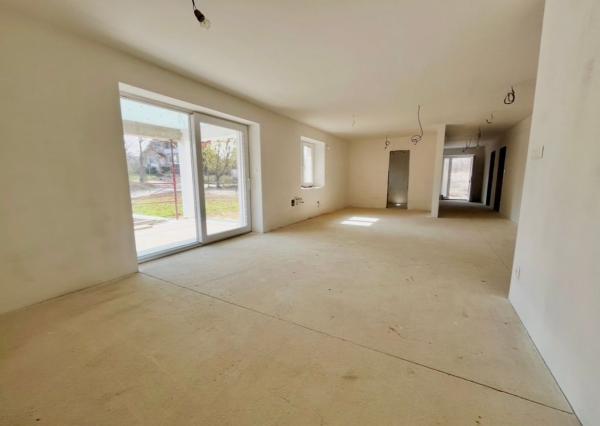 4-izbový rodinný dom s garážou a krásnym výhľadom na Zobor