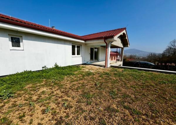 4-izbový rodinný dom s garážou a krásnym výhľadom na Zobor