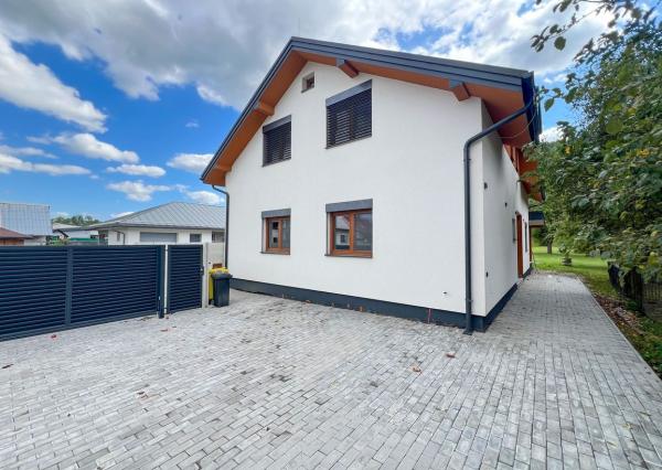 Prenájom | 6-izbový rodinný dom, Dolný Hričov 