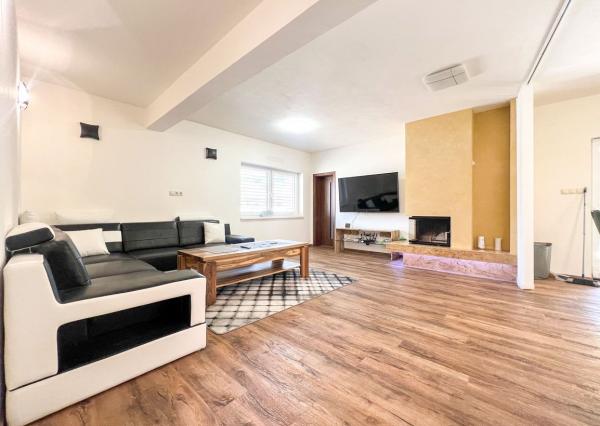 Prenájom | 6-izbový rodinný dom, Dolný Hričov 