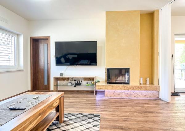 Prenájom | 6-izbový rodinný dom, Dolný Hričov 