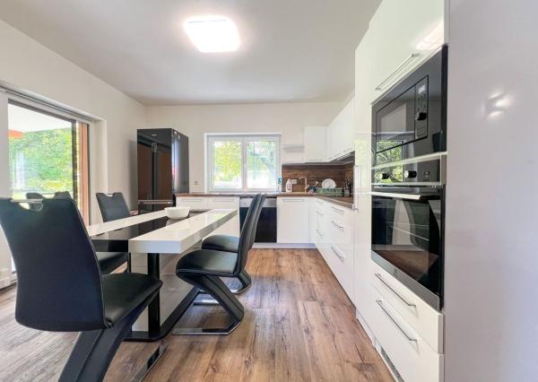 Prenájom | 6-izbový rodinný dom, Dolný Hričov 