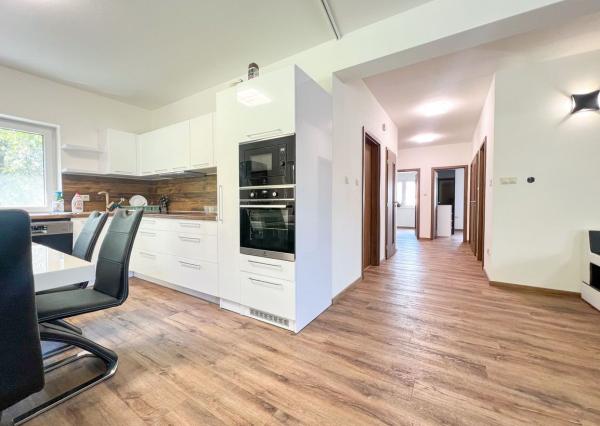 Prenájom | 6-izbový rodinný dom, Dolný Hričov 