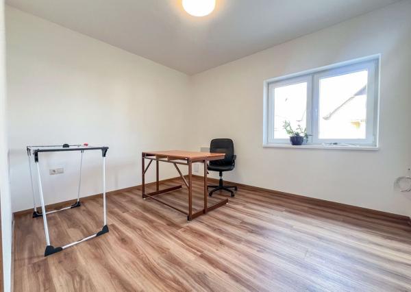 Prenájom | 6-izbový rodinný dom, Dolný Hričov 