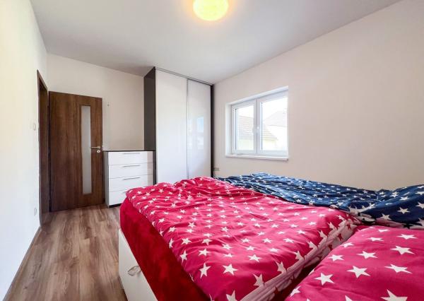 Prenájom | 6-izbový rodinný dom, Dolný Hričov 