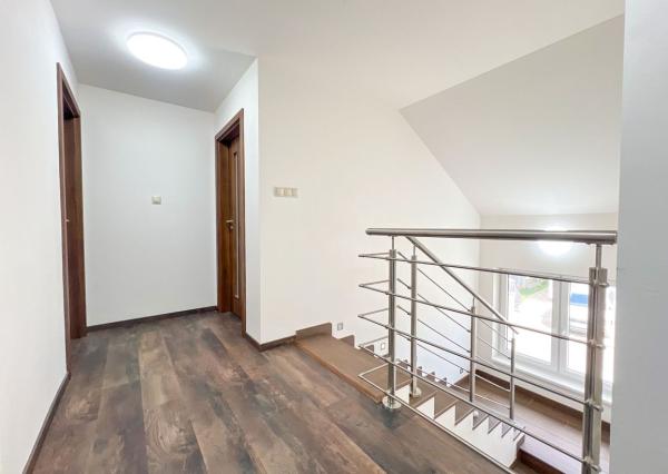 Prenájom | 6-izbový rodinný dom, Dolný Hričov 