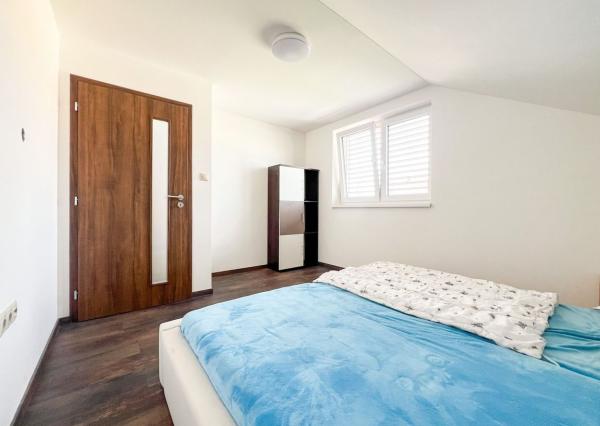 Prenájom | 6-izbový rodinný dom, Dolný Hričov 