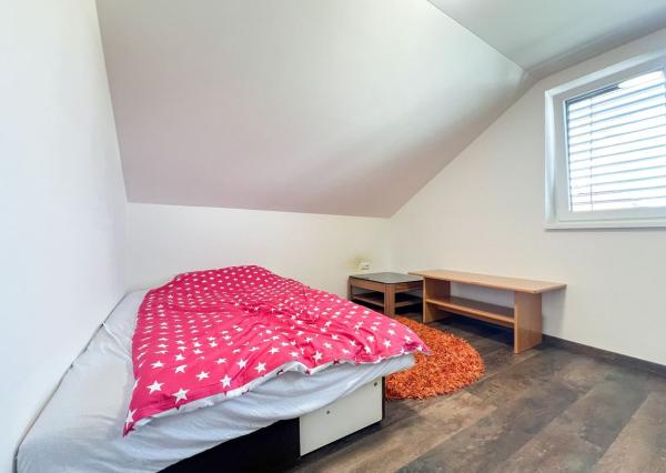 Prenájom | 6-izbový rodinný dom, Dolný Hričov 