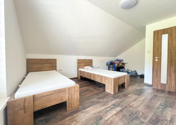 Prenájom | 6-izbový rodinný dom, Dolný Hričov 