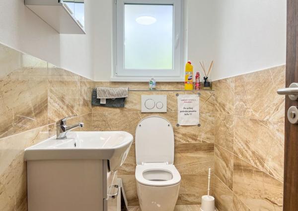 Prenájom | 6-izbový rodinný dom, Dolný Hričov 