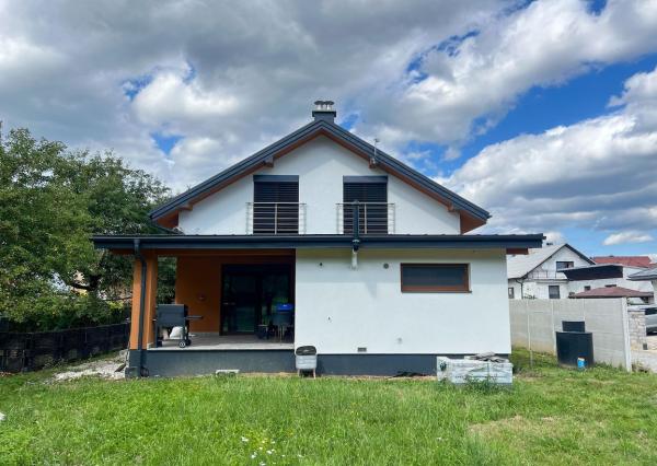 Prenájom | 6-izbový rodinný dom, Dolný Hričov 