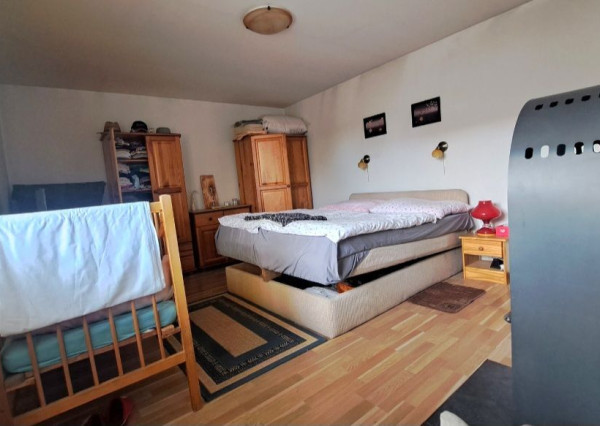 Dvojgeneračná stavba v malebnej obci Trstín