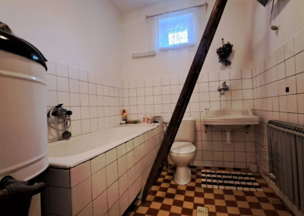 Dvojgeneračná stavba v malebnej obci Trstín