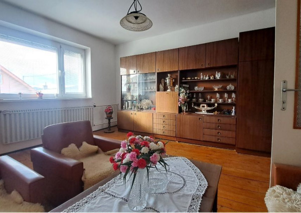 Dvojgeneračná stavba v malebnej obci Trstín