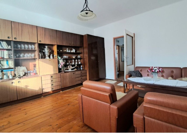 Dvojgeneračná stavba v malebnej obci Trstín