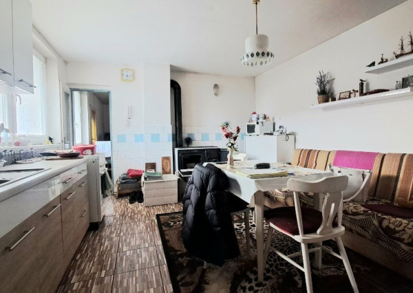 Dvojgeneračná stavba v malebnej obci Trstín