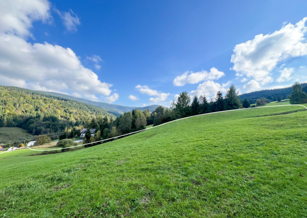 Predaj | Slnečný pozemok 4 912 m² – Zázrivá, Hotel Havrania