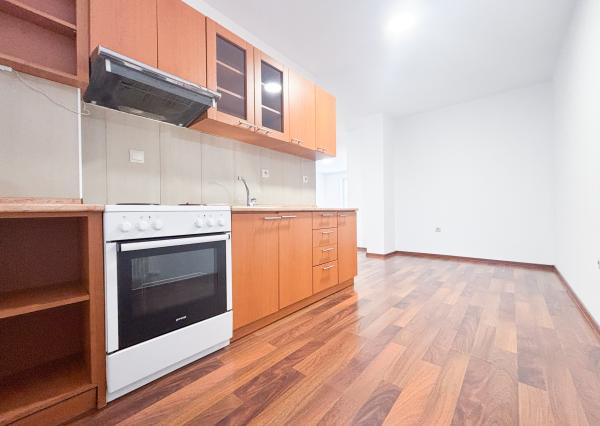 Prenájom | Priestranný 2-izbovy byt s parkovaním, KNM