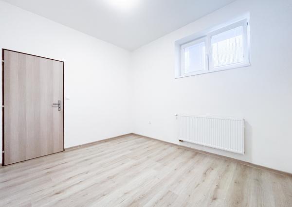 Prenájom | 2-izbovy byt s parkovaním, KNM