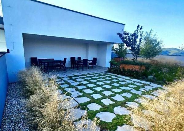 Prenájom | nový zariadený 3-izbový byt s parkovaním, terasou