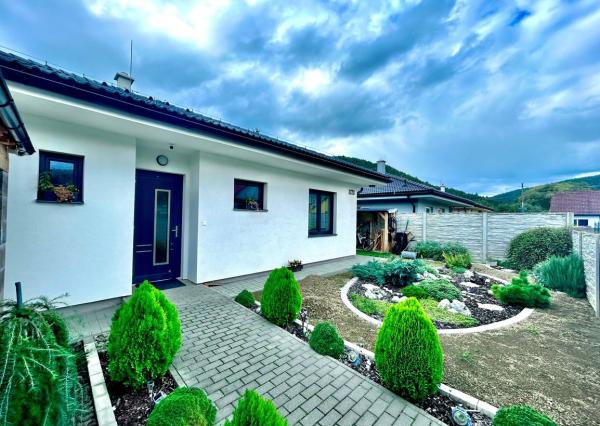 Predaj | krásny 4-izbový rodinný dom v obci Pružina