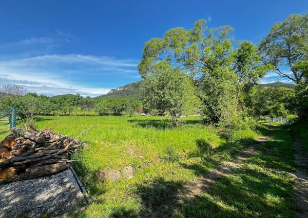 Predaj | Slnečný a rovinatý stavebný pozemok - Lietavská Svinná