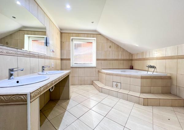 Predaj | Rodinný dom s terasou a záhradou, Čierne