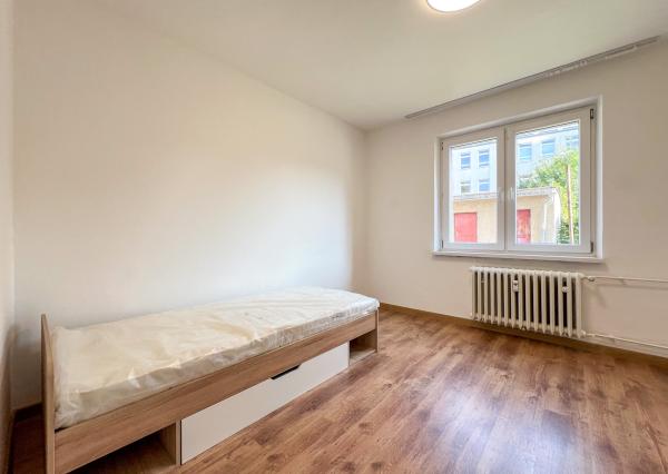 Prenájom | 3-izbový byt na prízemií v centre, KNM