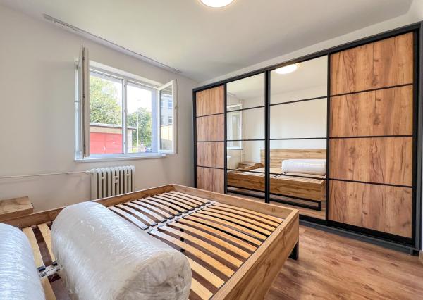 Prenájom | 3-izbový byt na prízemií v centre, KNM