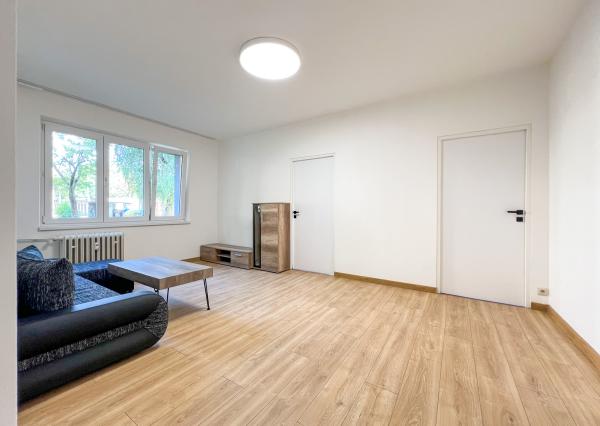 Prenájom | 3-izbový byt na prízemií v centre, KNM