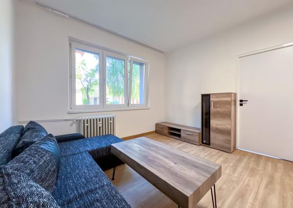 Prenájom | 3-izbový byt na prízemií v centre, KNM