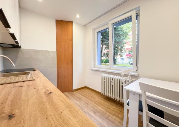 Prenájom | 3-izbový byt na prízemií v centre, KNM