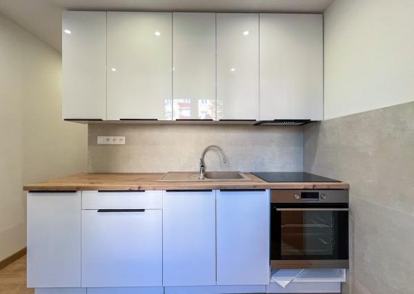 Prenájom | 3-izbový byt na prízemií v centre, KNM