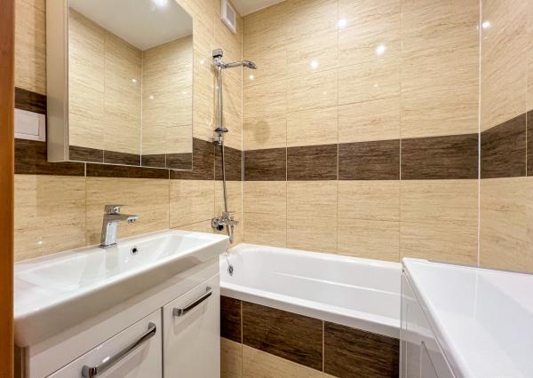 Prenájom | 3-izbový byt na prízemií v centre, KNM