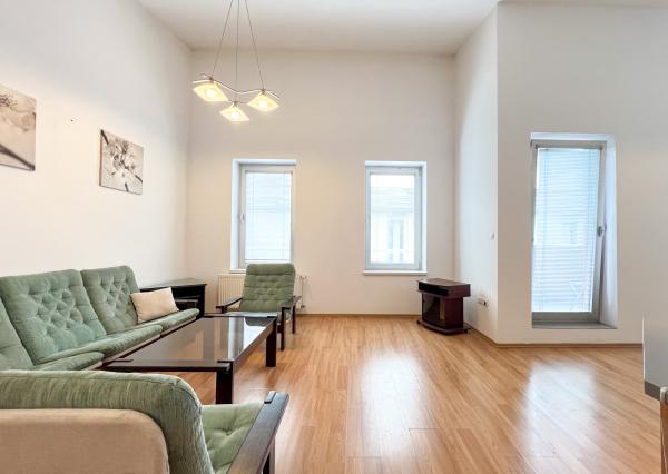 Prenájom | 2-izbový byt s vysokými stropmi a balkónom, Čadca