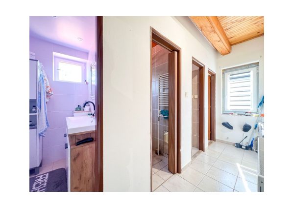 Predaj | Viac-izbový rodinný dom s nadstavbou, Bystrička