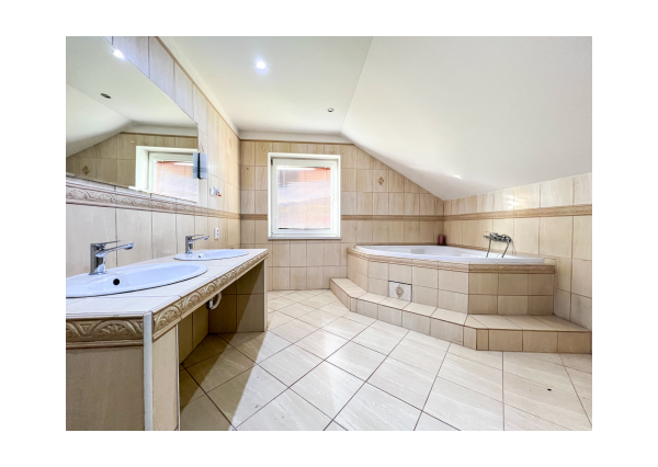 Prenájom | Rodinný dom s terasou a záhradou, Čierne