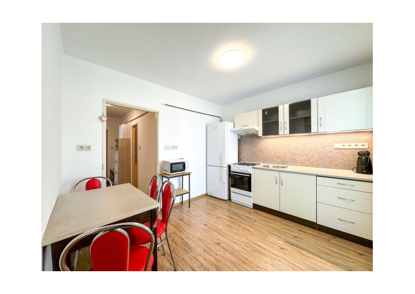 Prenájom | 2-izbový byt po rekonštrukcii s balkónom, Martin - Priekopa