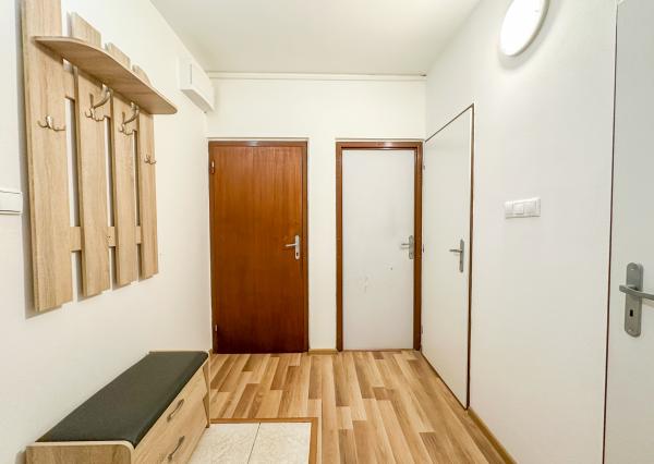 Prenájom | 2-izbový byt po rekonštrukcii v Bytči, Bottova