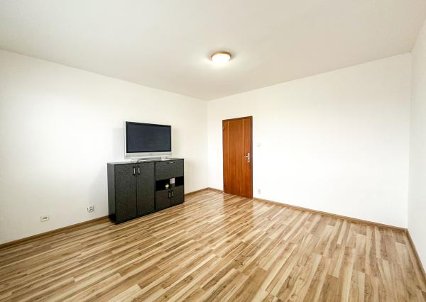 Prenájom | 2-izbový byt po rekonštrukcii v Bytči, Bottova