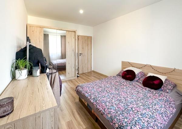 Prenájom | 2-izbový byt so zariadením a balkónom, KNM - Murgašova