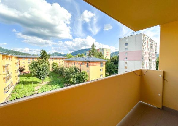 Prenájom | 2-izbový byt so zariadením a balkónom, KNM - Murgašova